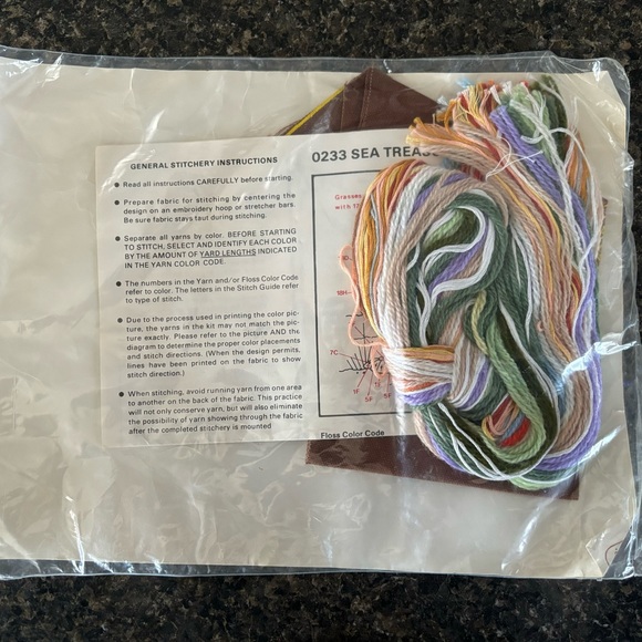 The Creative Circle Wool Needlepoint #0233 Sea Treasures Kit USA - Picture 2 of 2